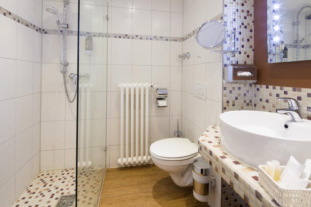 Hotel Mondial Langenfeld  Ngoại thất bức ảnh