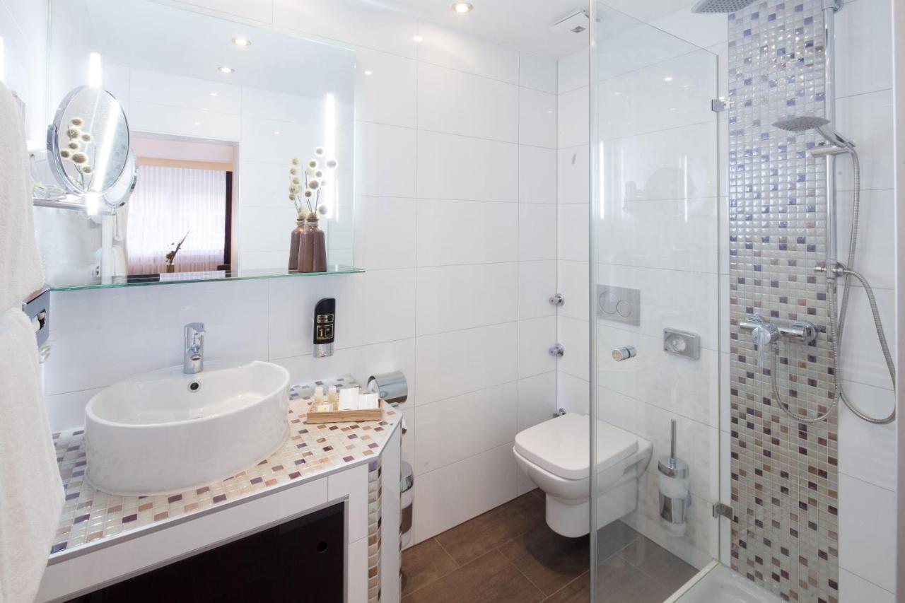 Hotel Mondial Langenfeld  Ngoại thất bức ảnh
